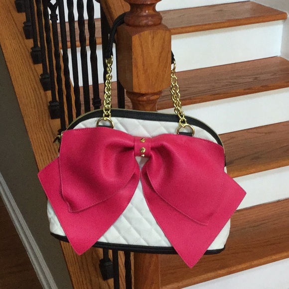 Betsey Johnson Handbags - HP! 🎉 🎀 Betsey Johnson Handbag 🎀 like new